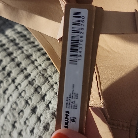 SKIMS PUSH-UP PLUNGE BRA - Clay - 34DD - Picture 5 of 5